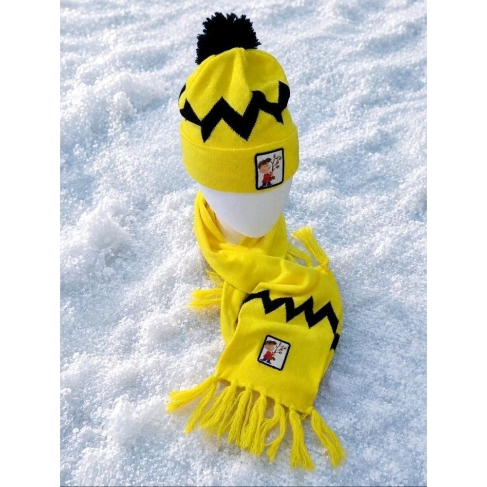 ICE! A Charlie Brown Christmas Beanie Hat & Scarf Set‎ Peanuts 2021 Rare